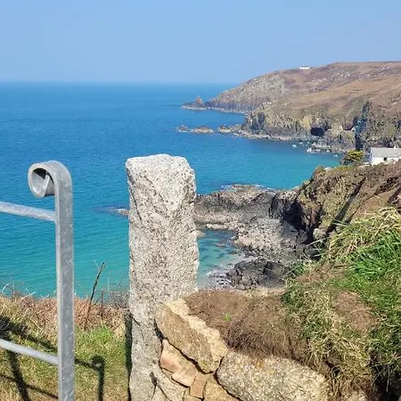 Cosy Terraced Cornish Near The Sea *