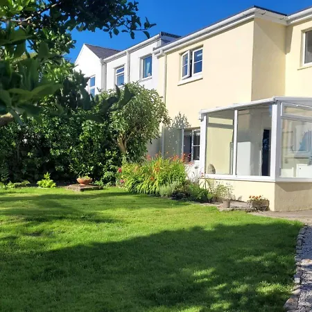 Cosy Terraced Cornish Near The Sea Holiday home *
